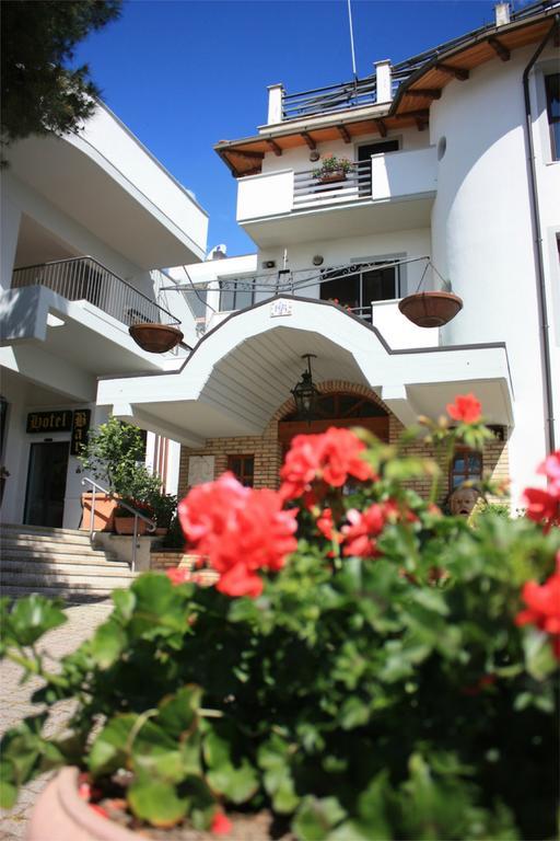Hotel Ristorante La Bilancia Loreto Aprutino Luaran gambar